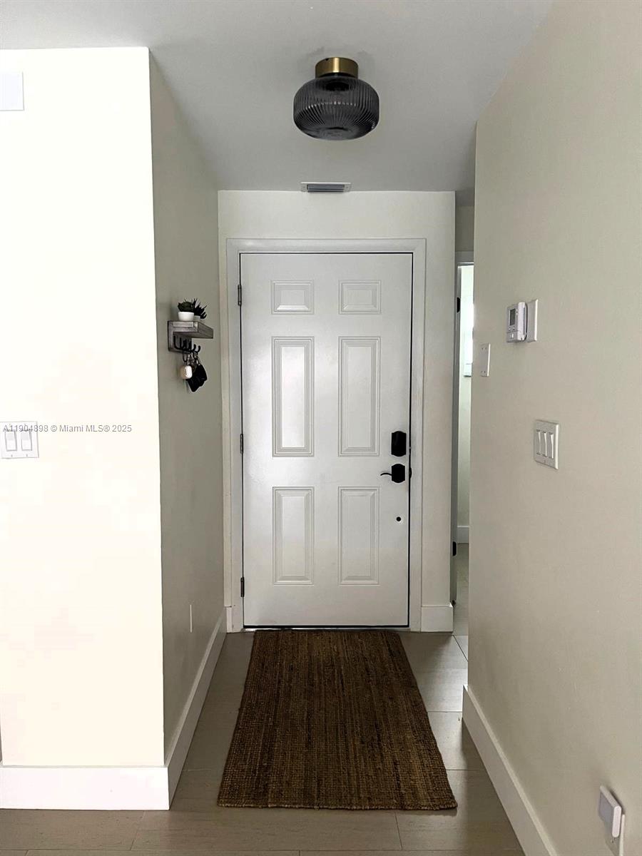 SIENNA VILLAS CONDO - Residential Lease