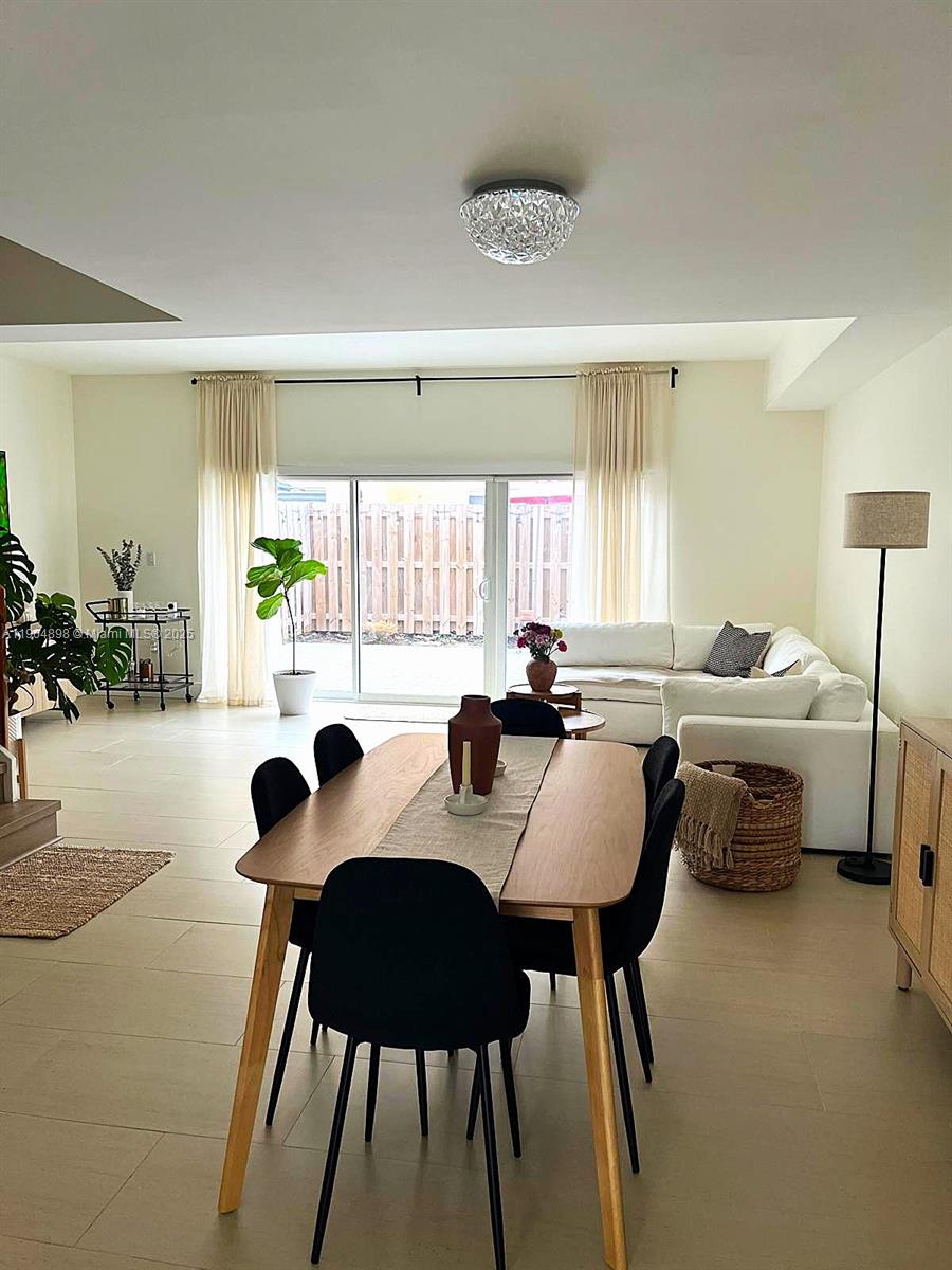 SIENNA VILLAS CONDO - Residential Lease