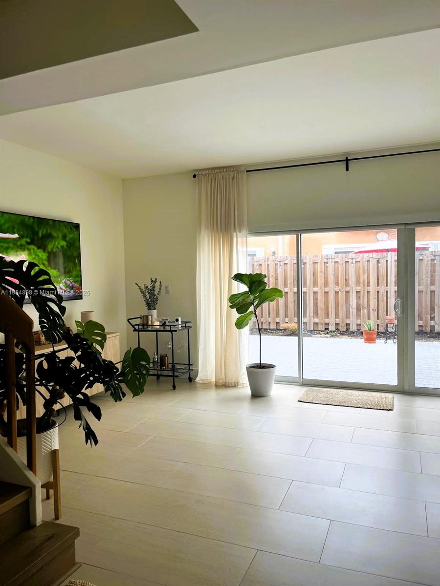 SIENNA VILLAS CONDO - Residential Lease