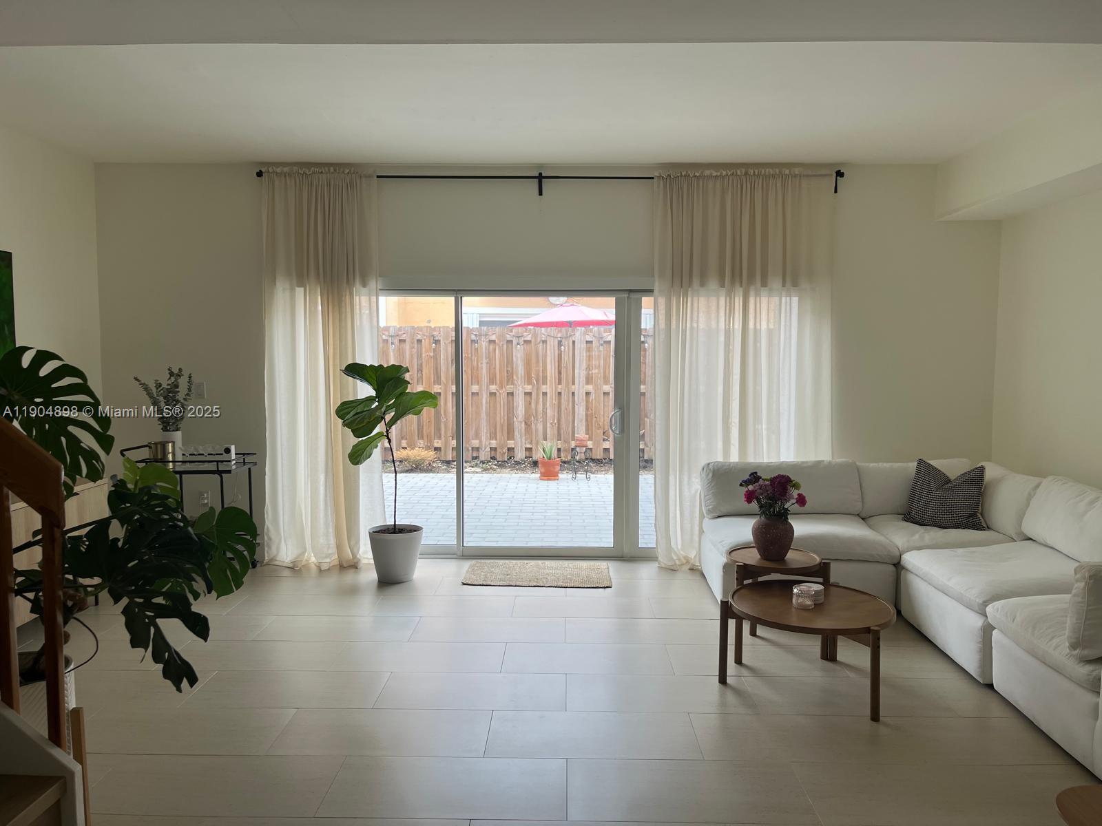 SIENNA VILLAS CONDO - Residential Lease