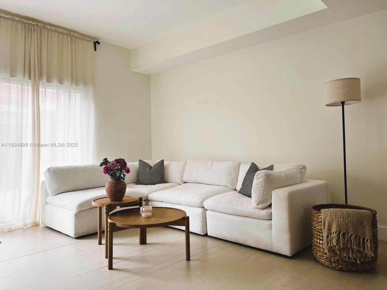 SIENNA VILLAS CONDO - Residential Lease