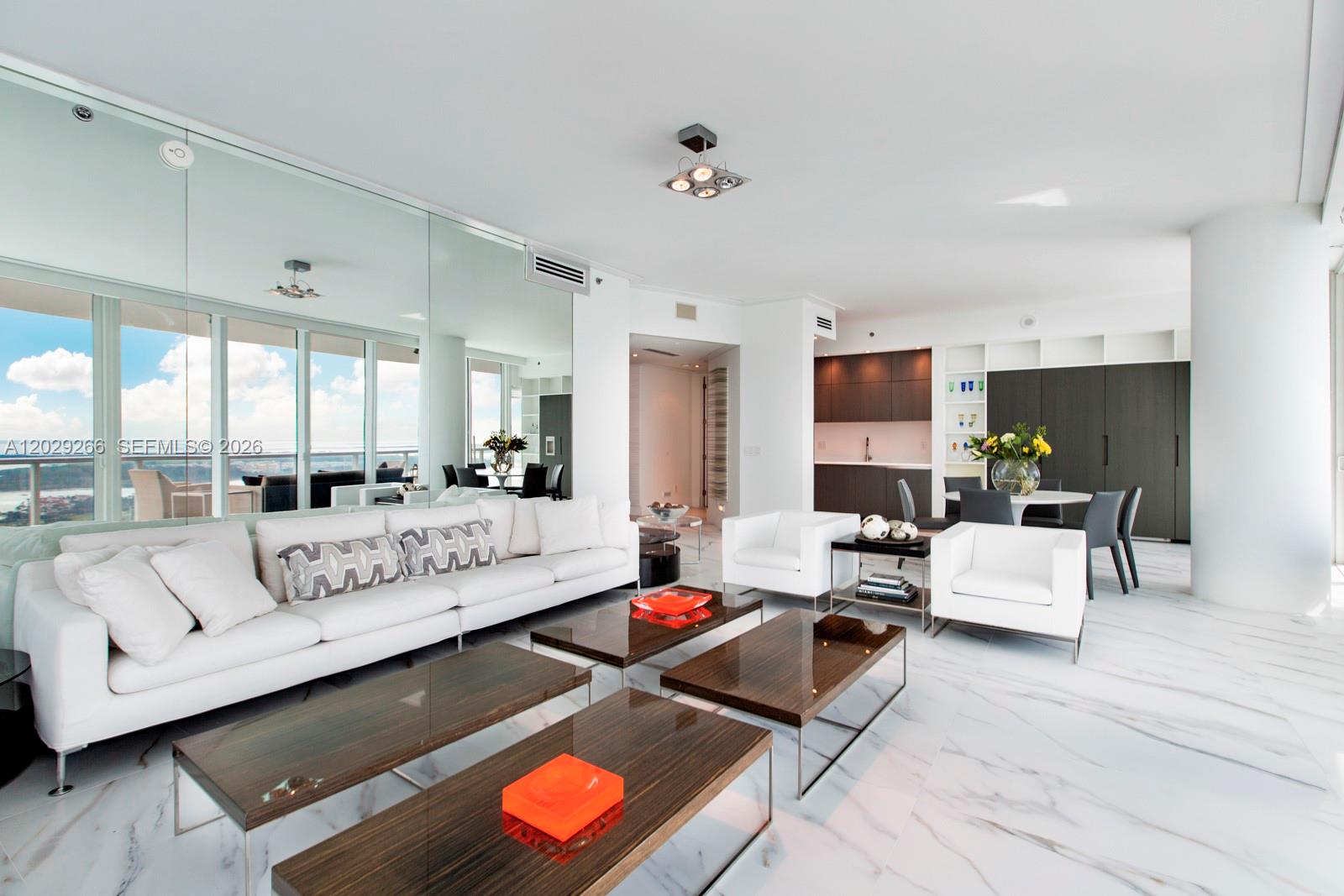 100 S Pointe Dr 3701
