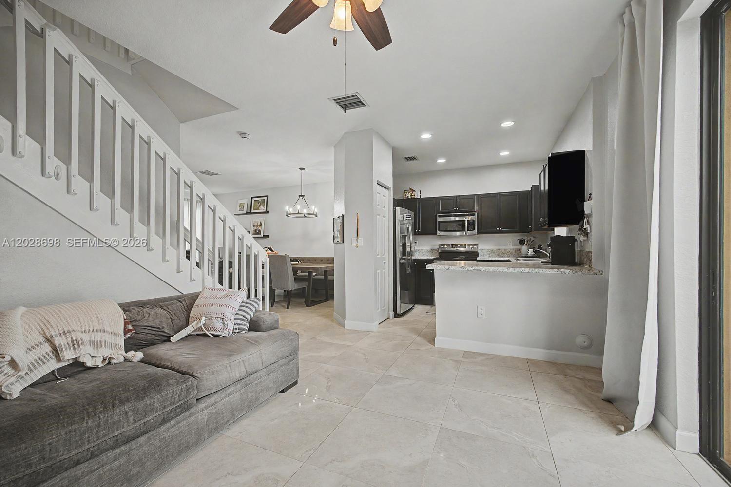 BAYWINDS OF GALAPAGOS - Residential