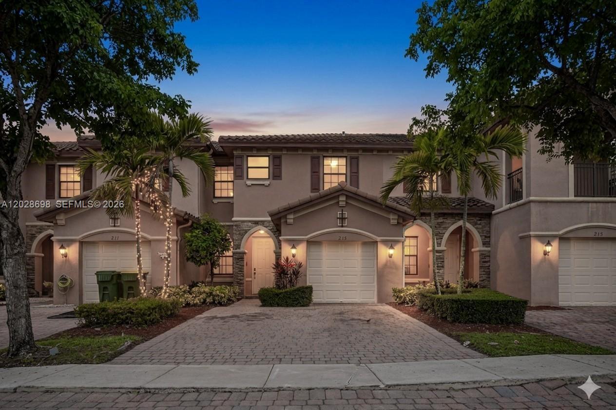 BAYWINDS OF GALAPAGOS - Residential