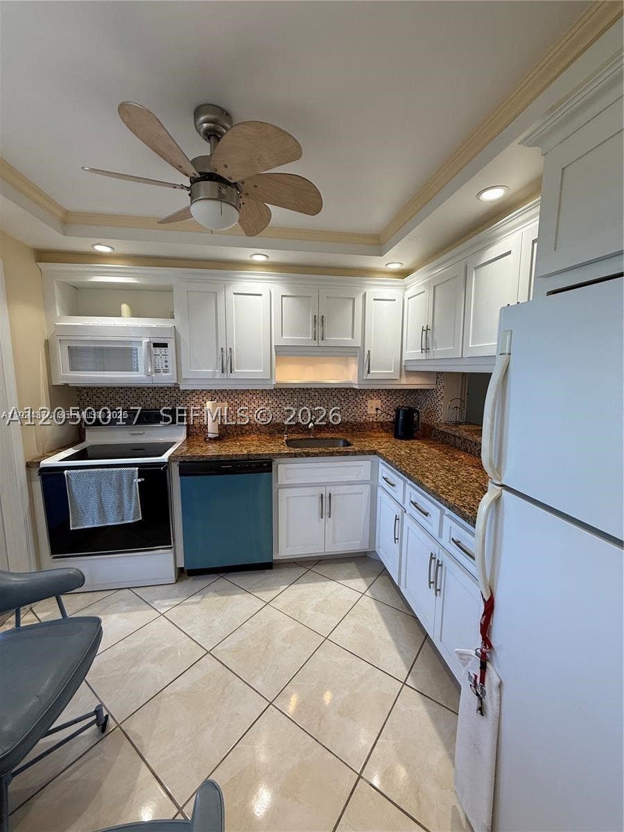 Photo of 4800 Hillcrest Ln #511, Hollywood, FL 33021 (MLS # A12050017)