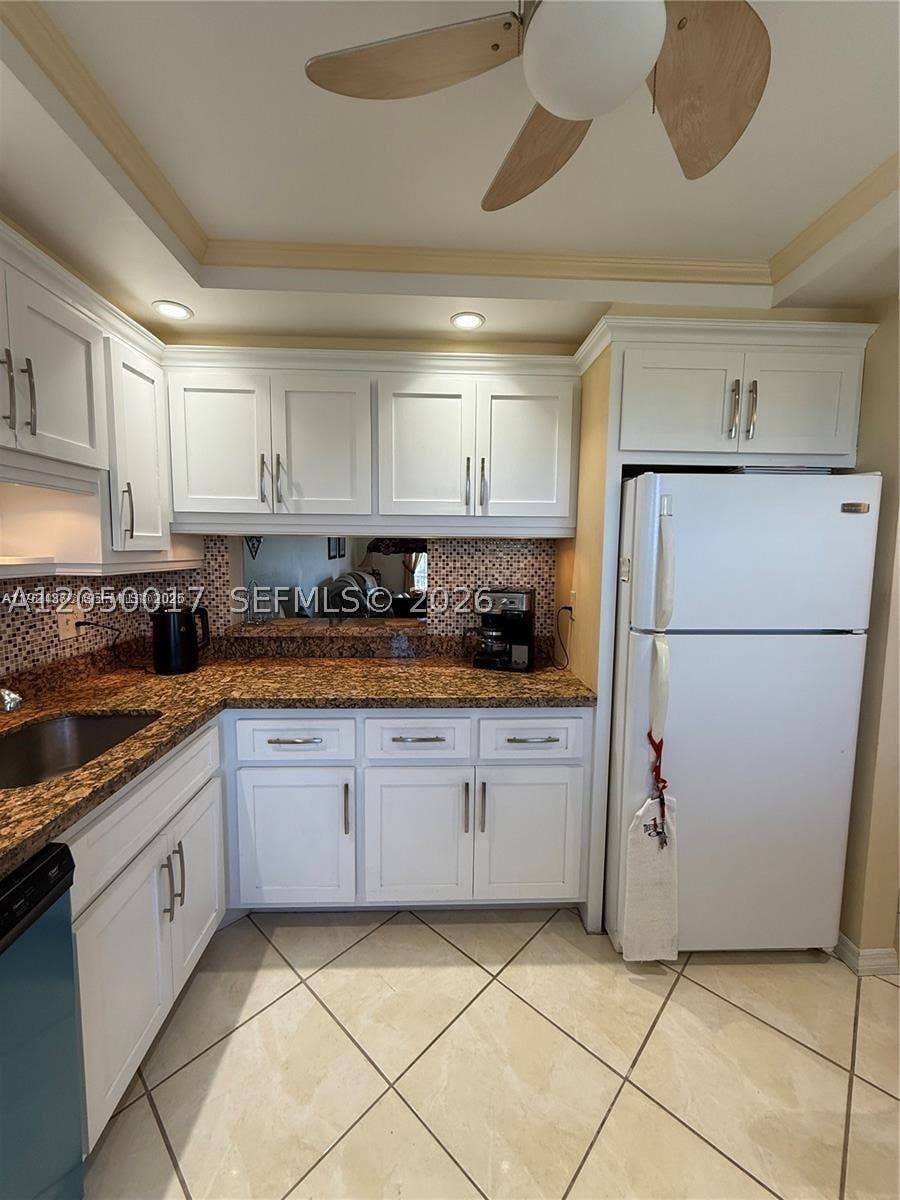 Photo of 4800 Hillcrest Ln #511, Hollywood, FL 33021 (MLS # A12050017)