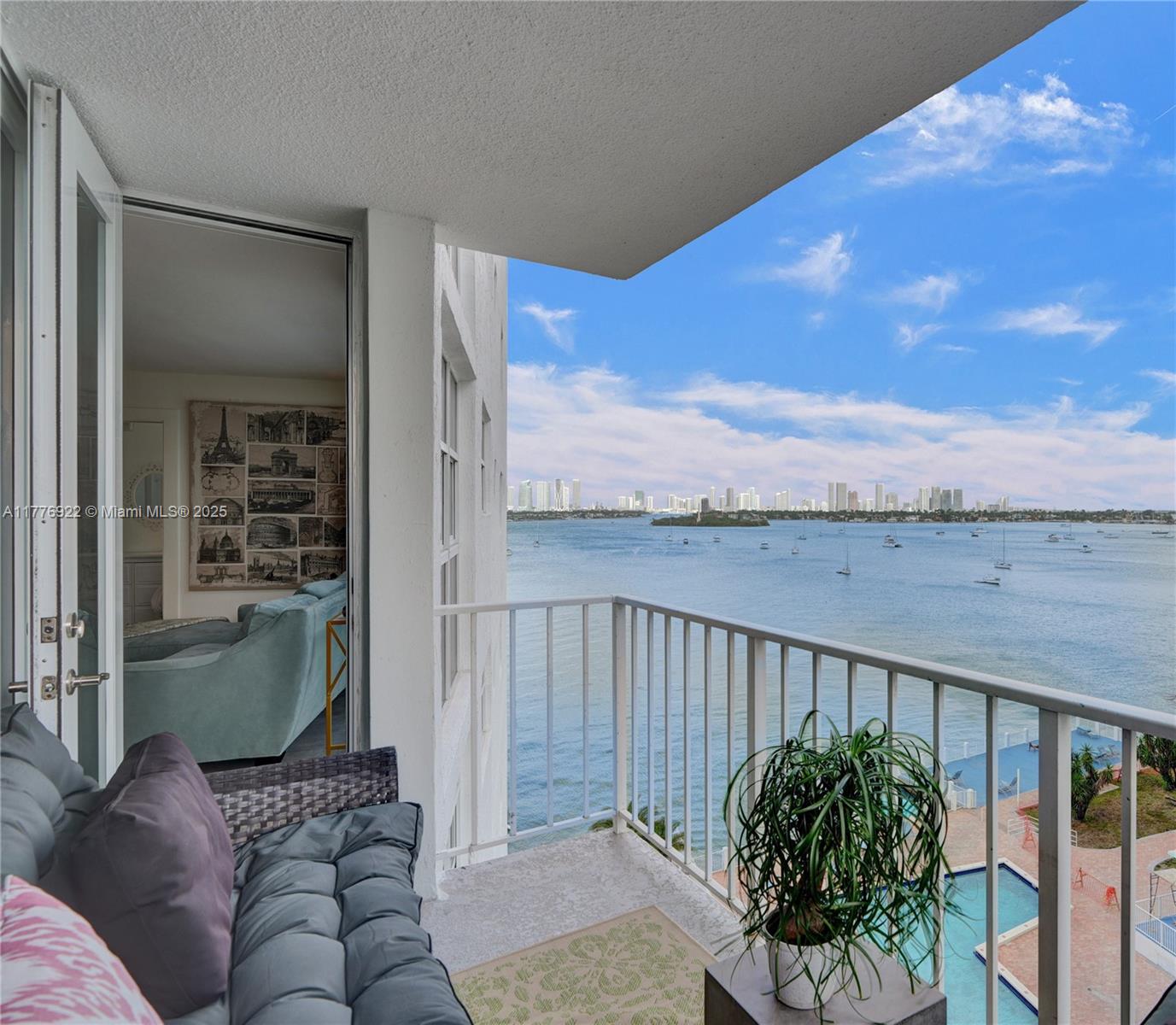 BAYVIEW TERR CONDO - Residential