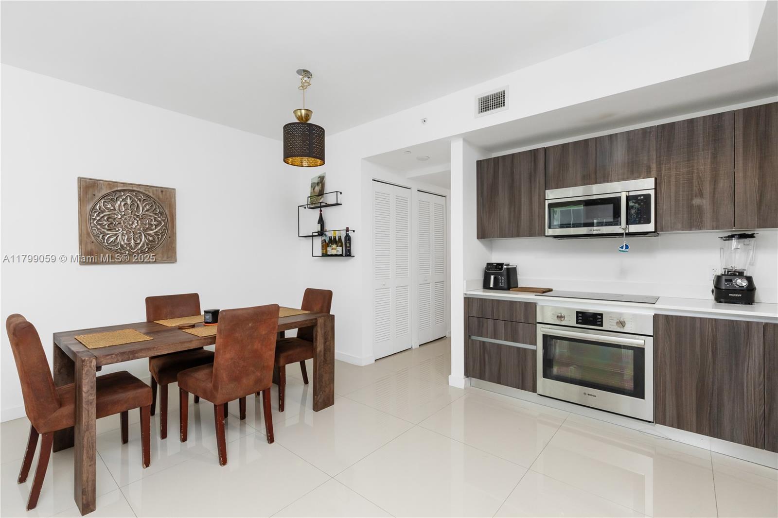 ARIA ON THE BAY CONDO - Residential