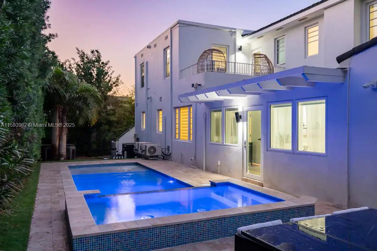HOLLYWOOD BEACH - Residential