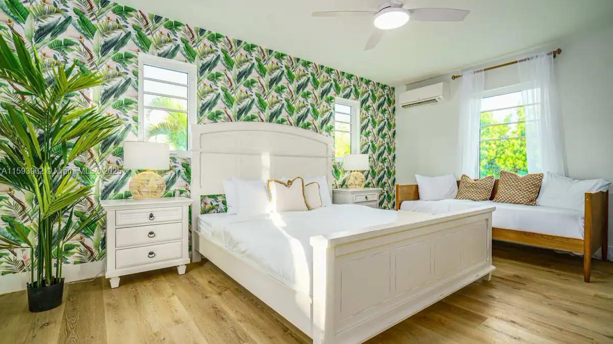 HOLLYWOOD BEACH - Residential