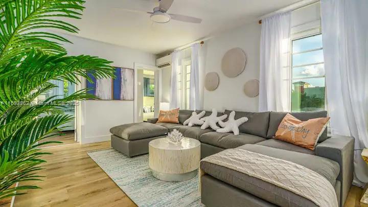 HOLLYWOOD BEACH - Residential
