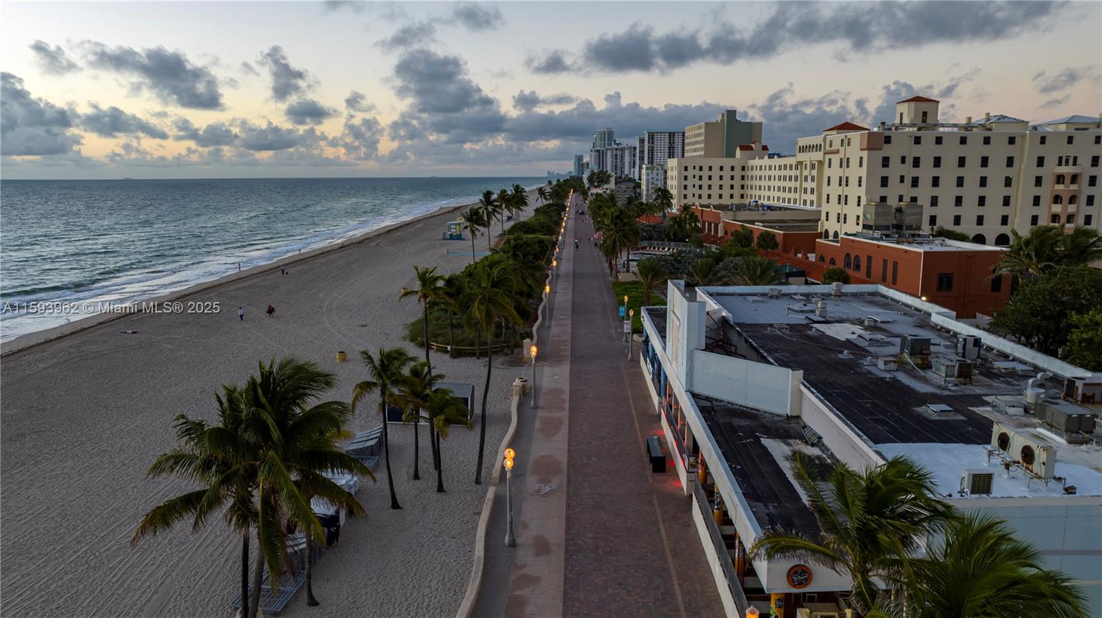 HOLLYWOOD BEACH - Residential