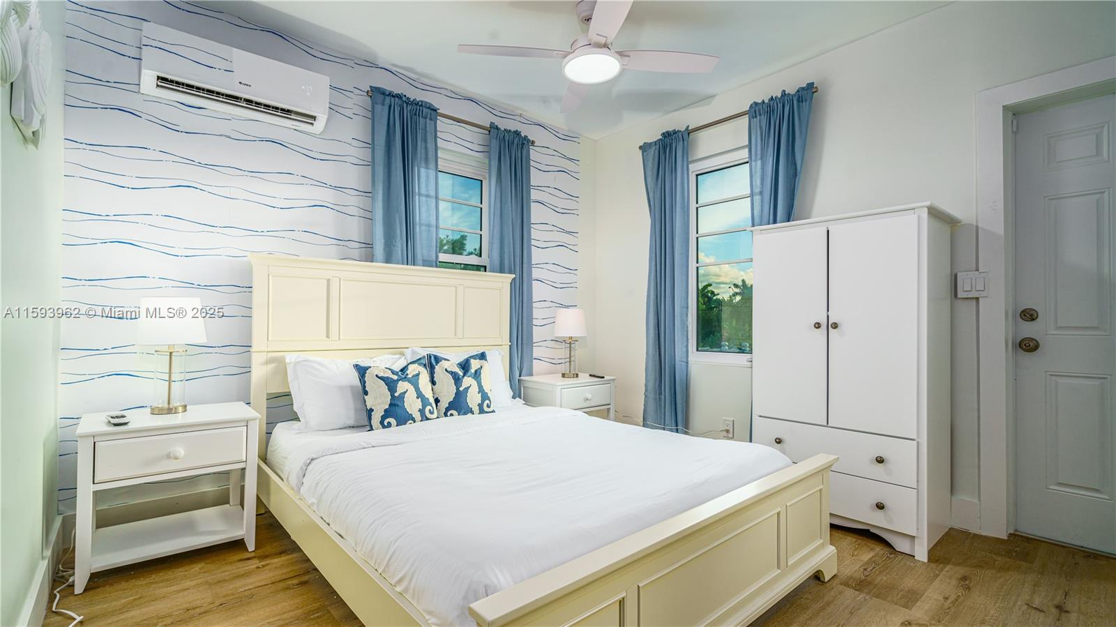 HOLLYWOOD BEACH - Residential