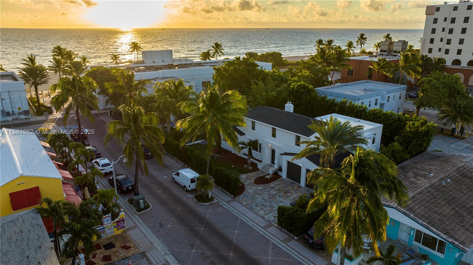 HOLLYWOOD BEACH - Residential