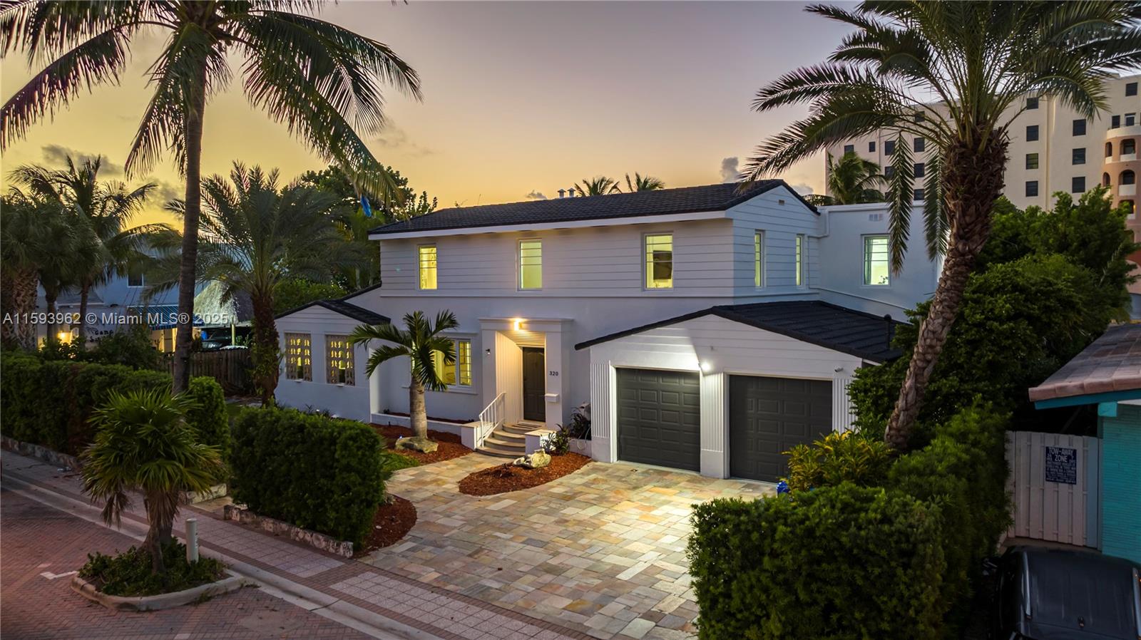 HOLLYWOOD BEACH - Residential