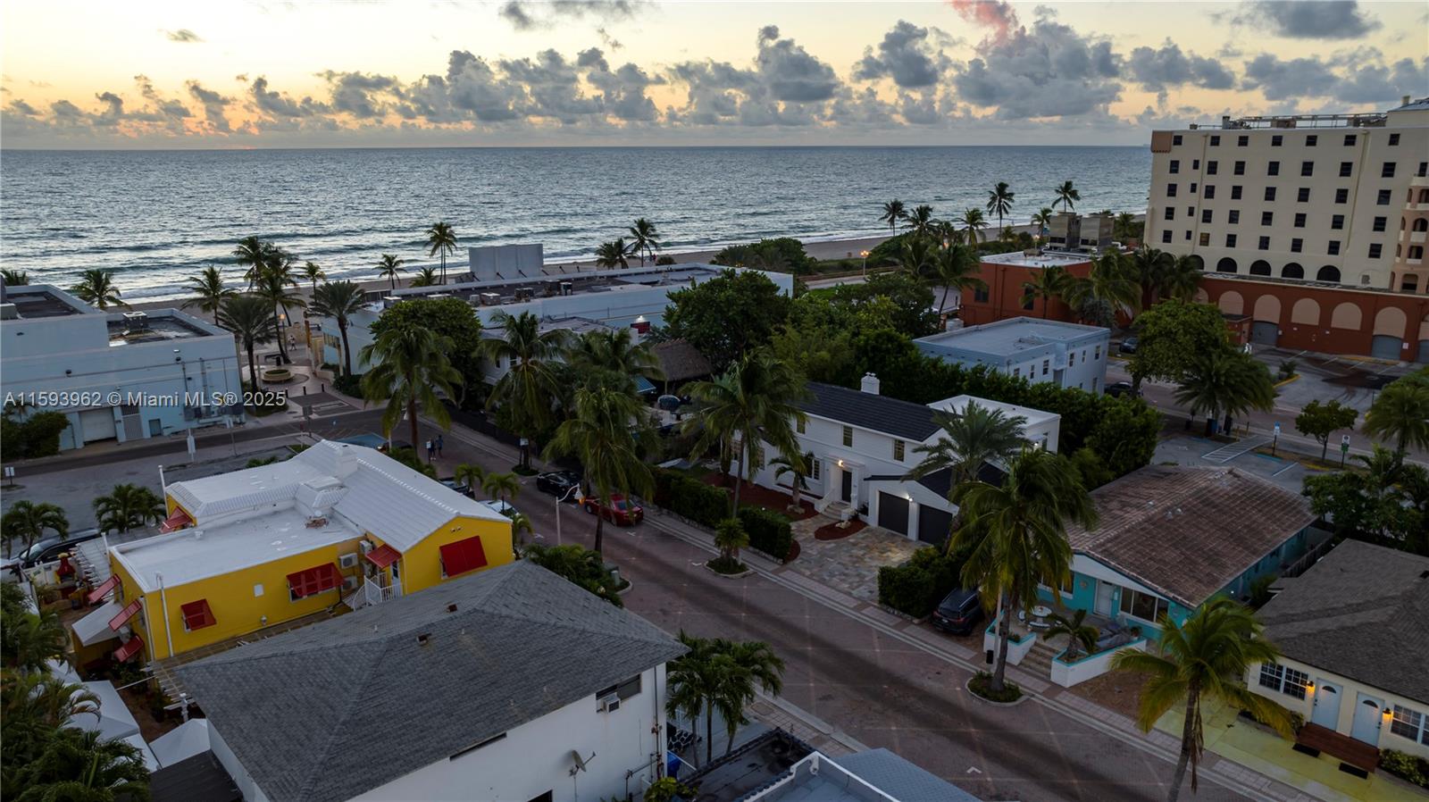 HOLLYWOOD BEACH - Residential