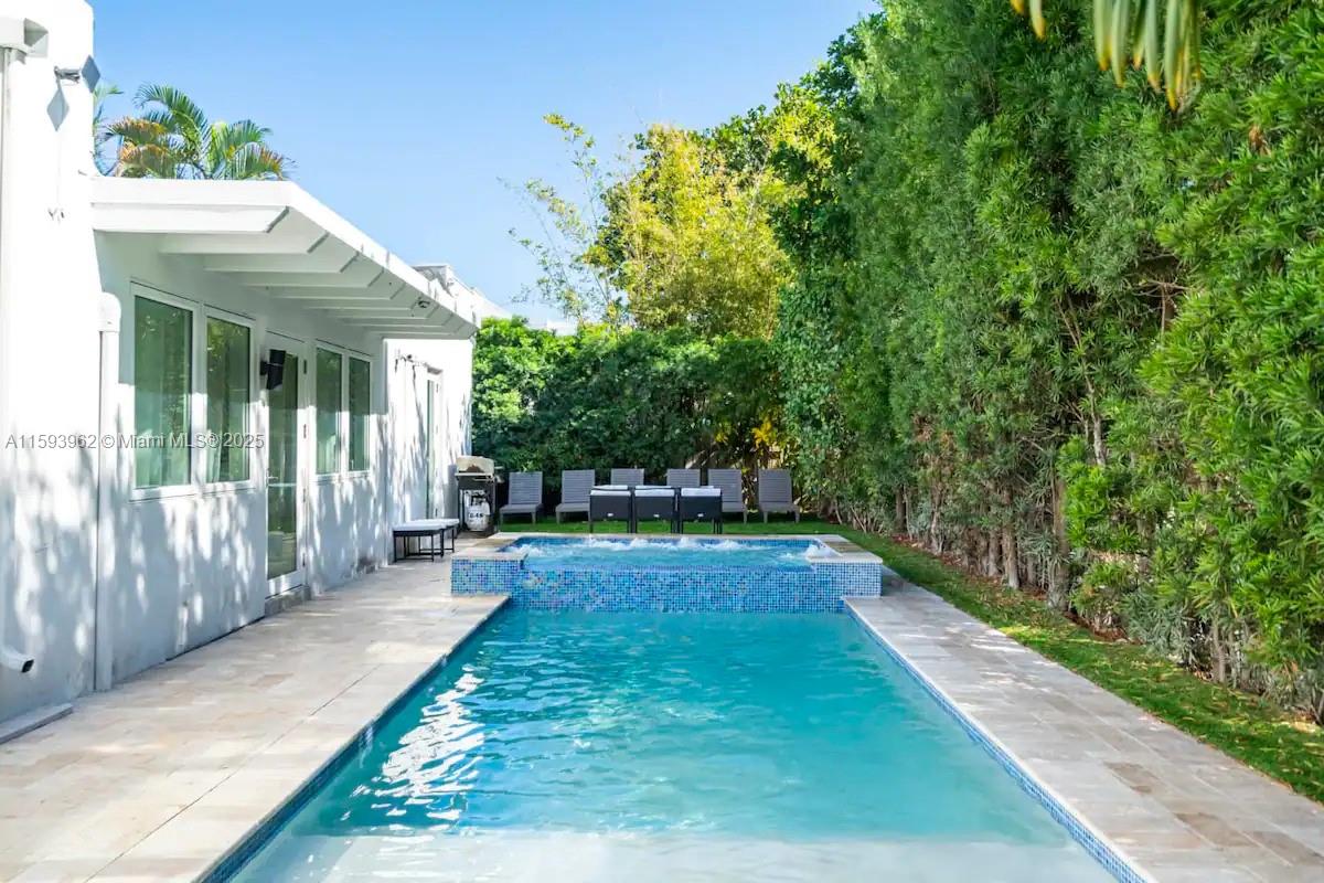 HOLLYWOOD BEACH - Residential