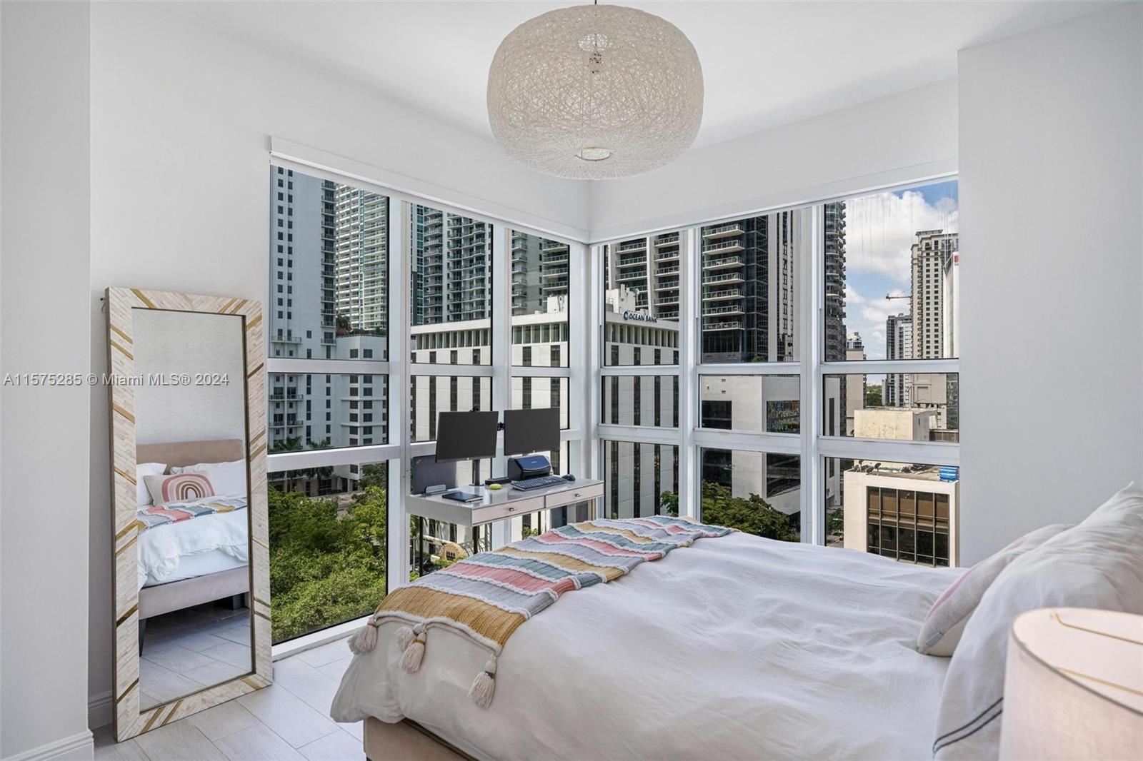THE PLAZA 901 BRICKELL CO - Residential