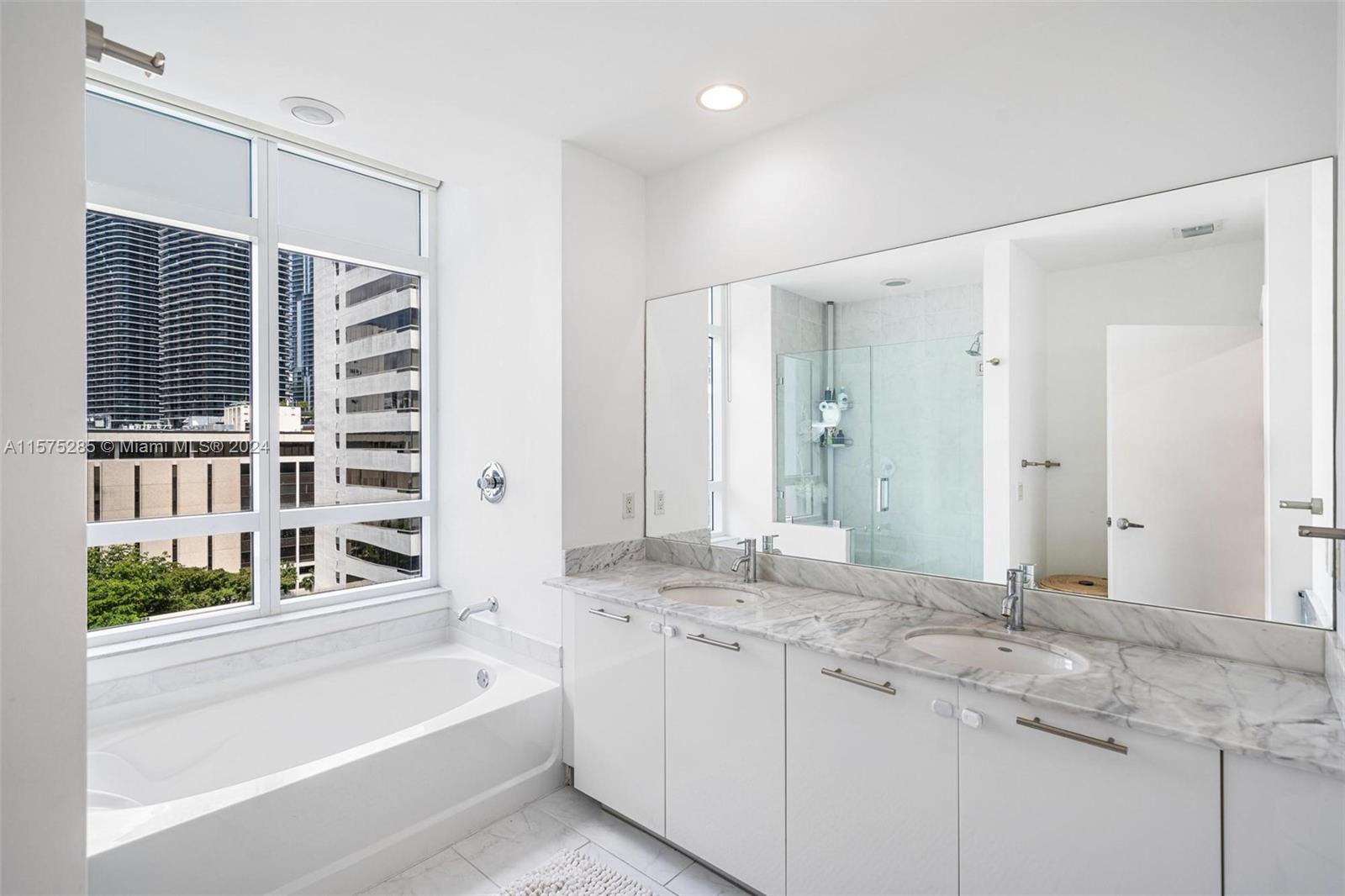 THE PLAZA 901 BRICKELL CO - Residential