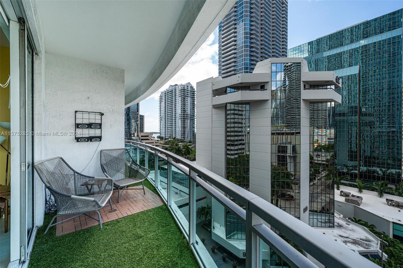 THE PLAZA 901 BRICKELL CO - Residential