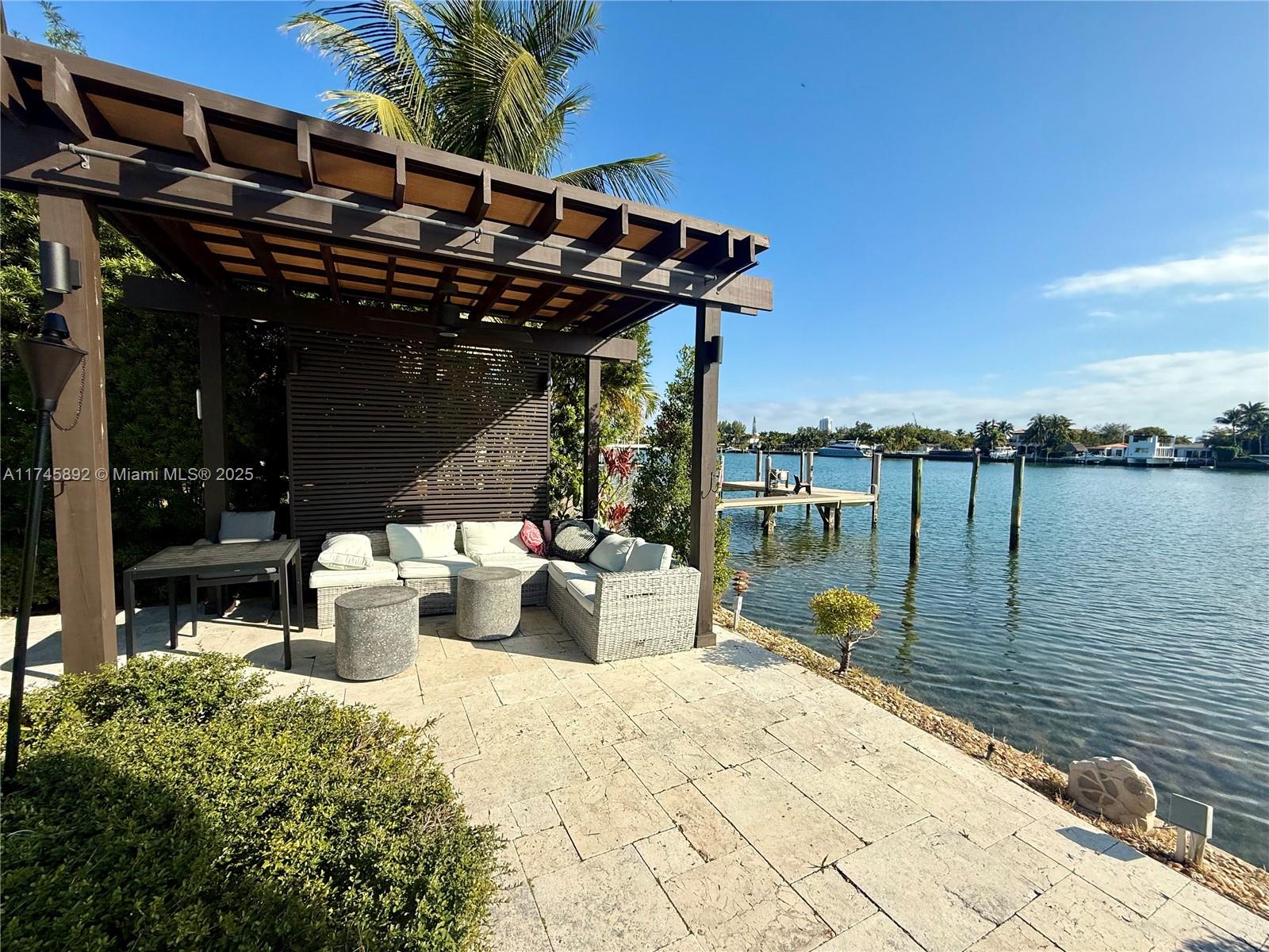 1670 Daytonia Rd