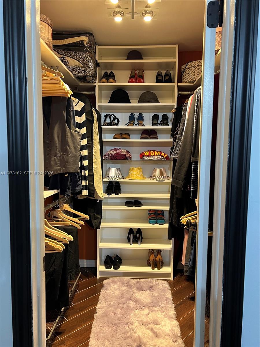 LA FUENTE CONDO - Residential