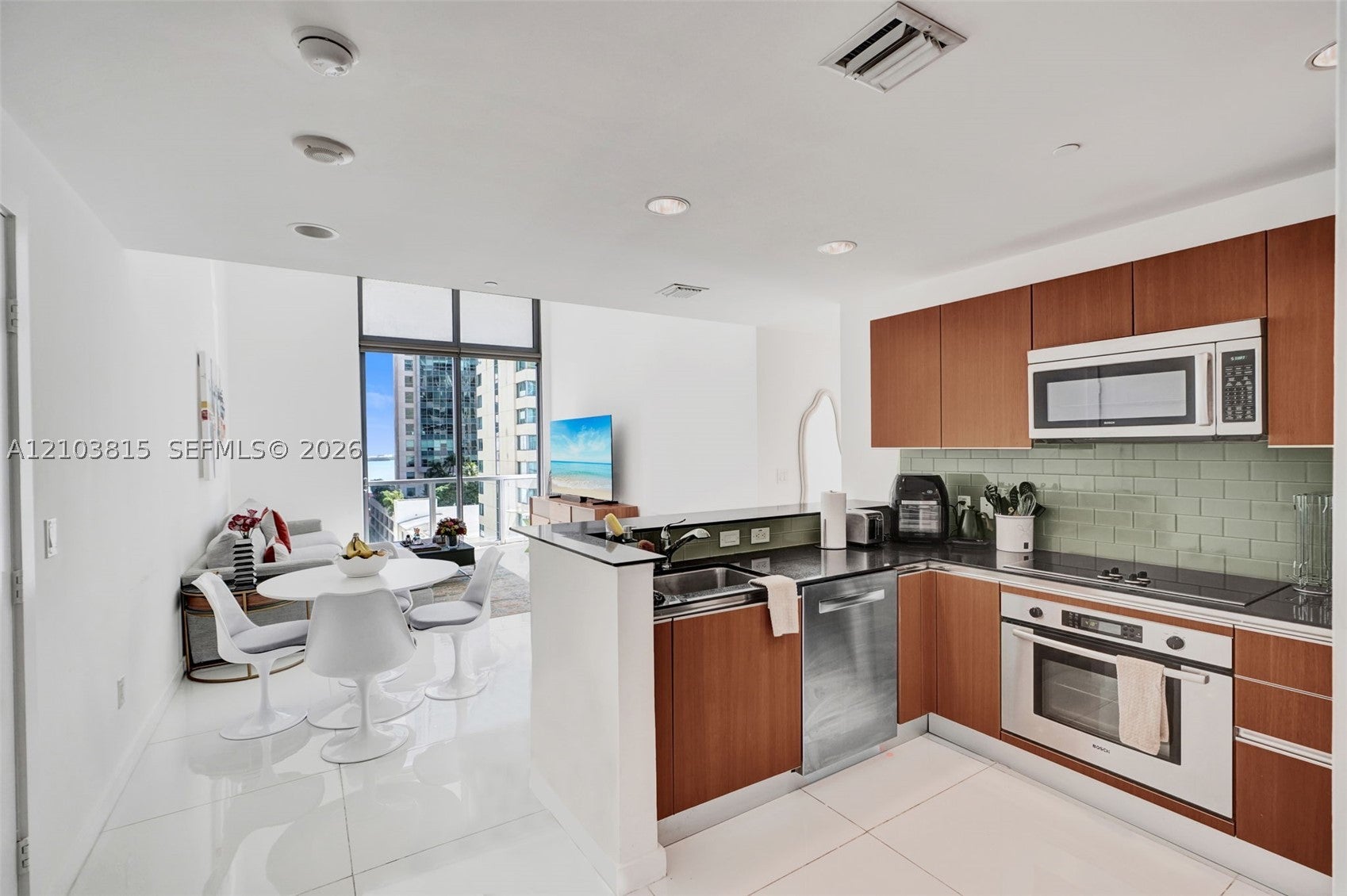 1060 Brickell Ave 1207
