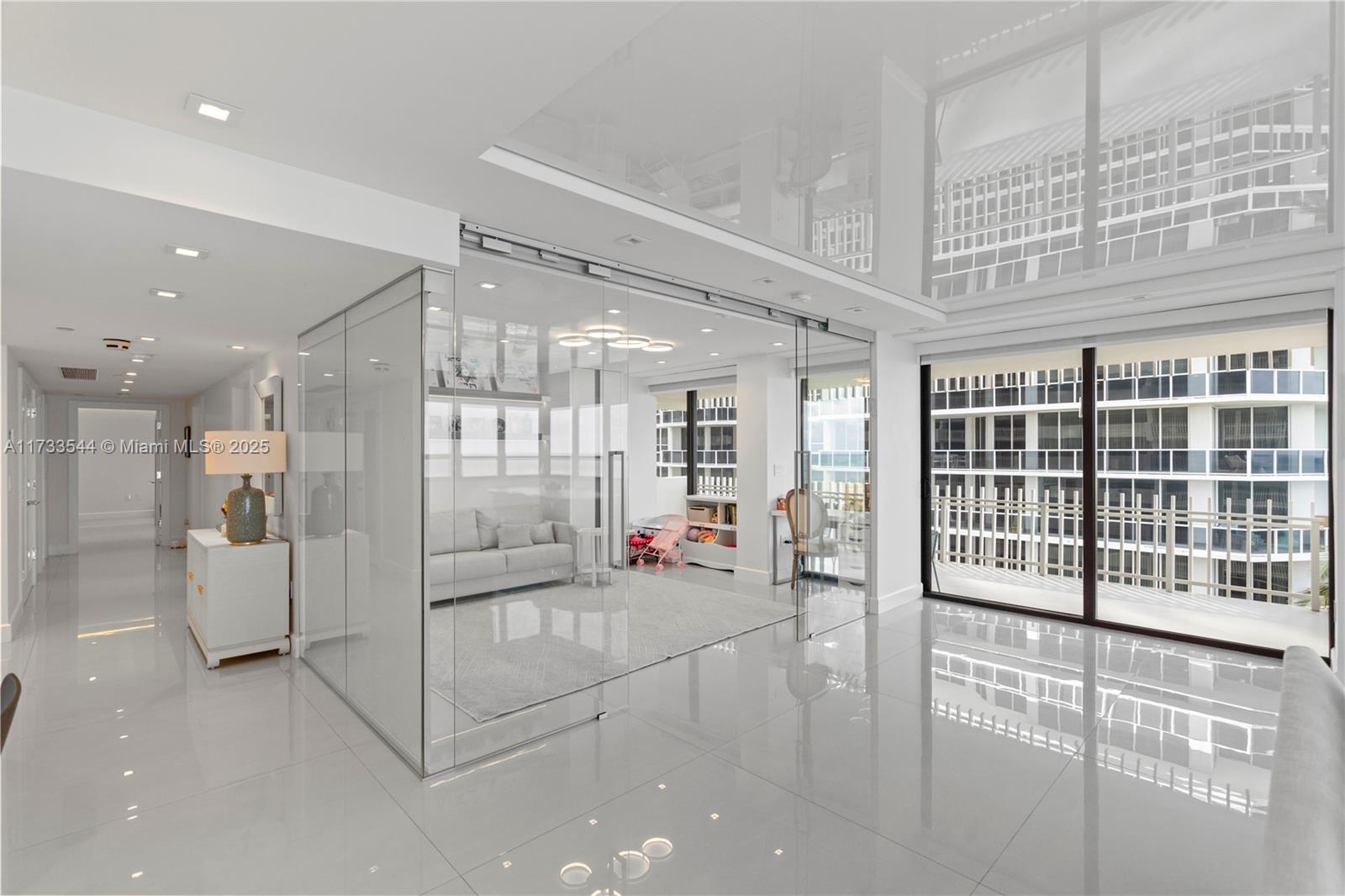 KENILWORTH CONDO - Residential