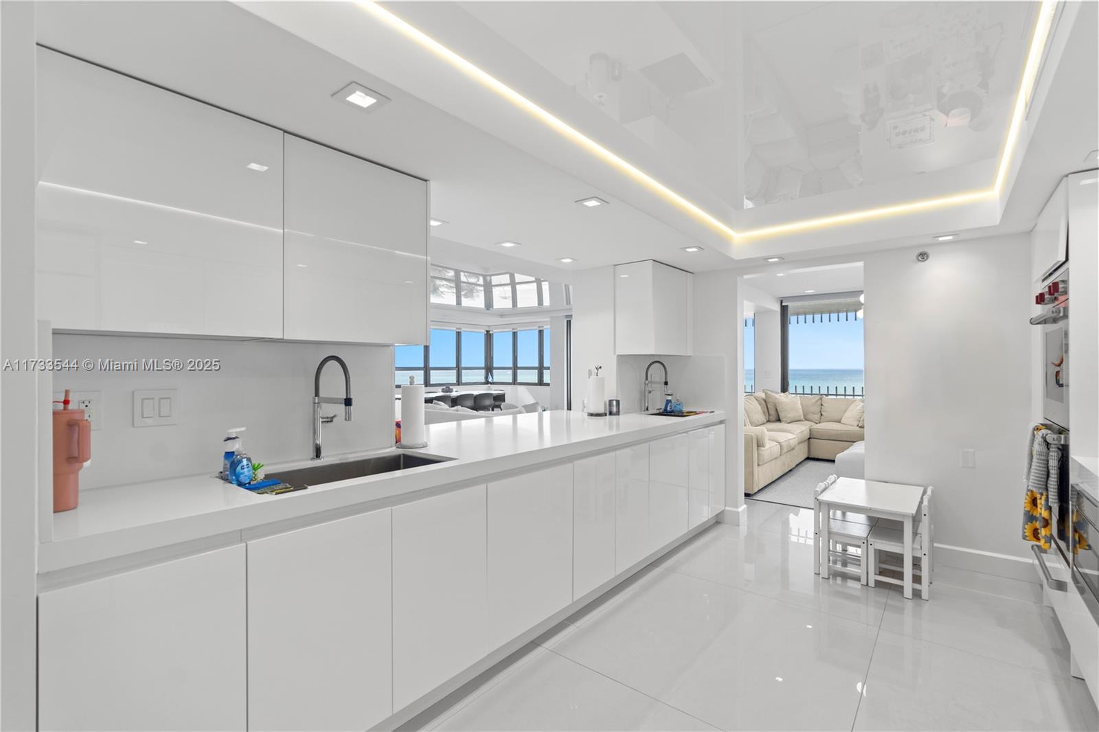 KENILWORTH CONDO - Residential