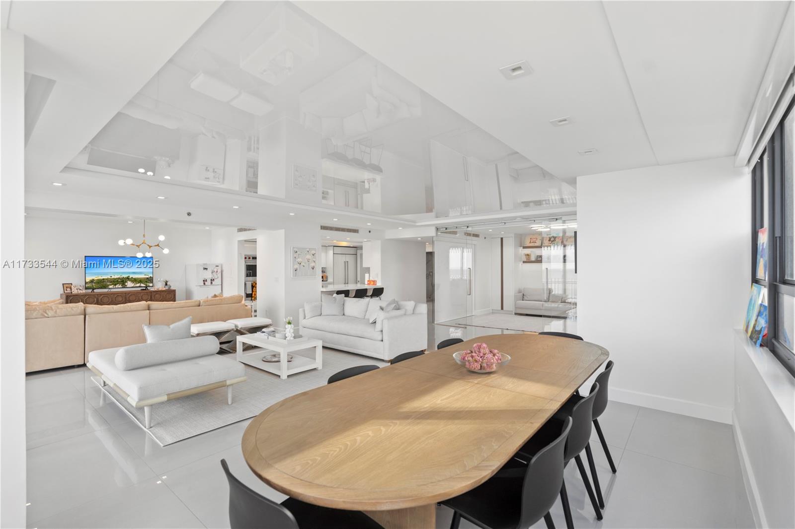 KENILWORTH CONDO - Residential