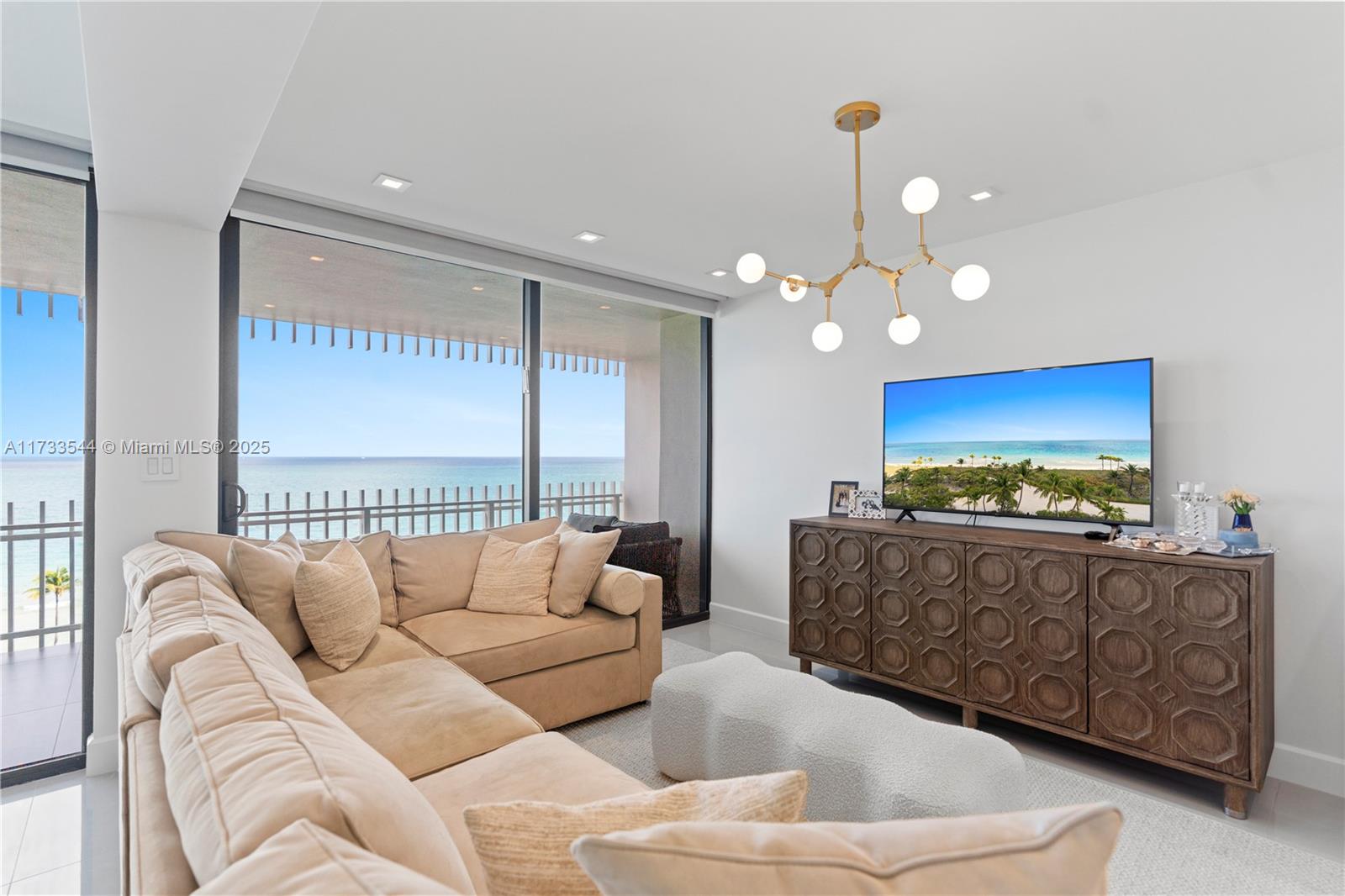 KENILWORTH CONDO - Residential