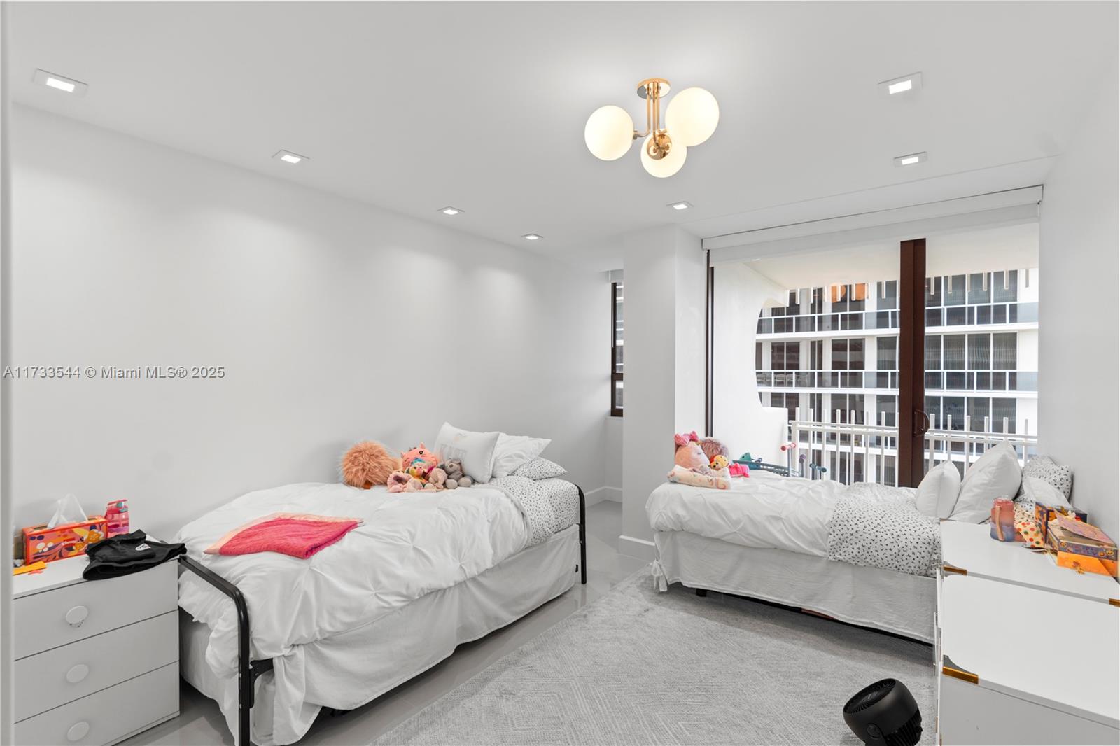 KENILWORTH CONDO - Residential