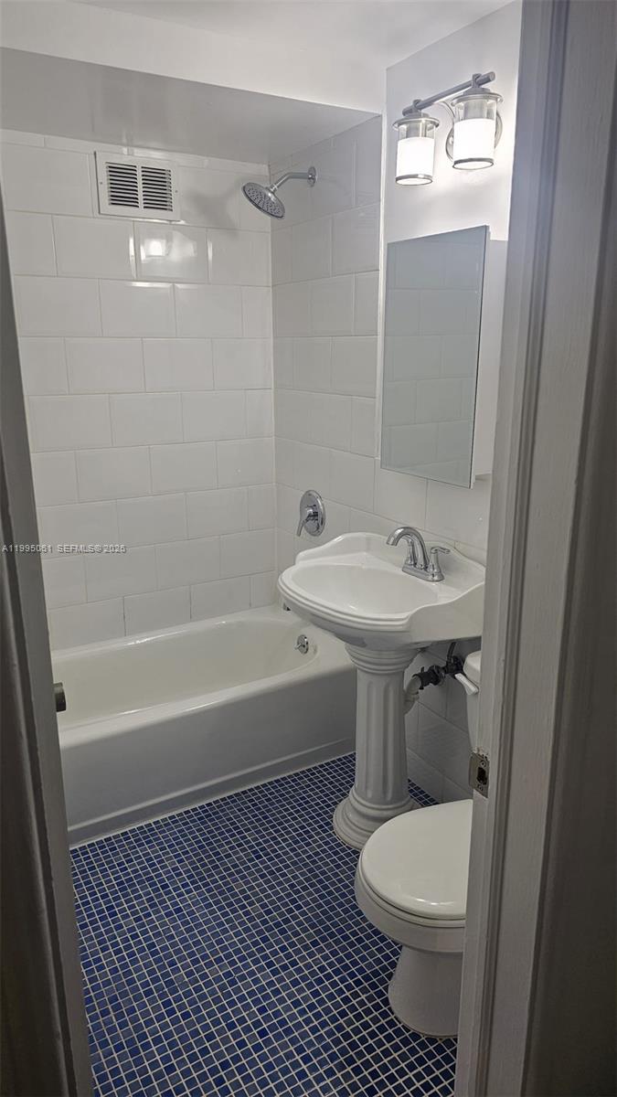 LINCOLN ROAD VILLAS SOUTH - Residential Lease