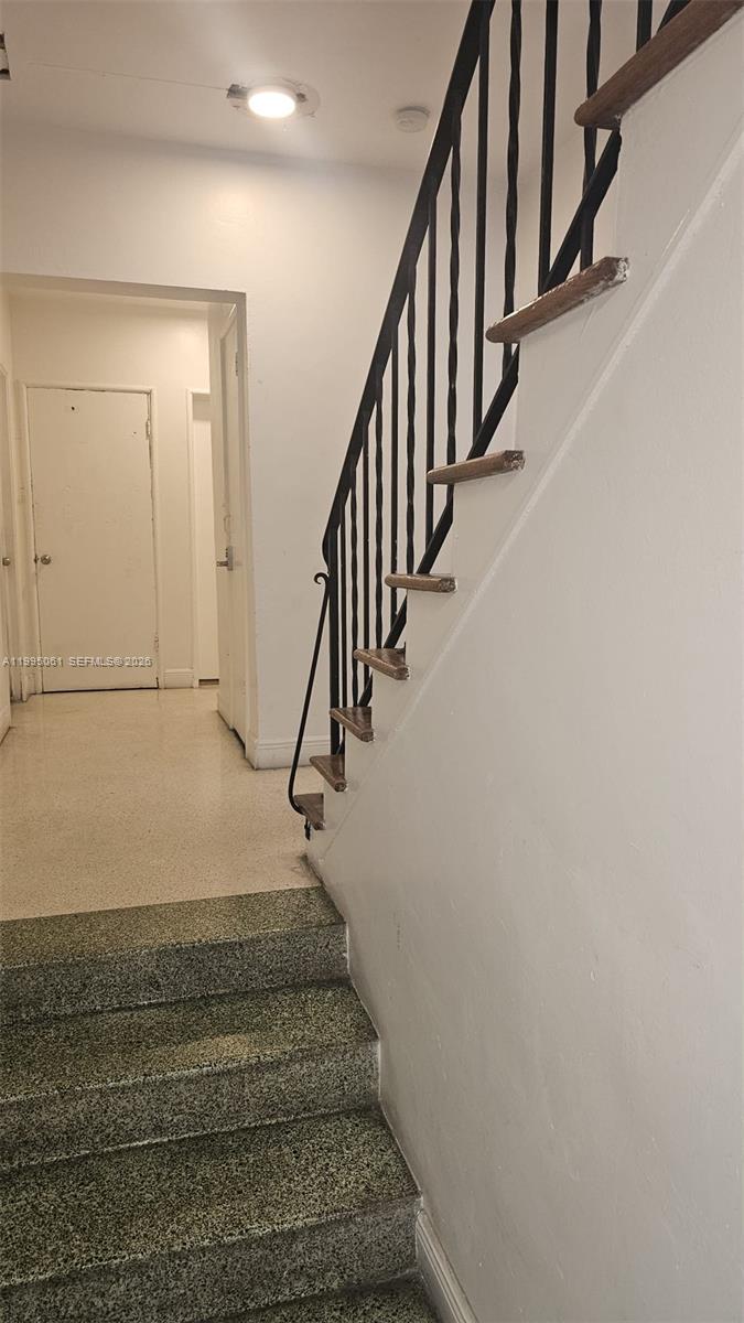 LINCOLN ROAD VILLAS SOUTH - Residential Lease