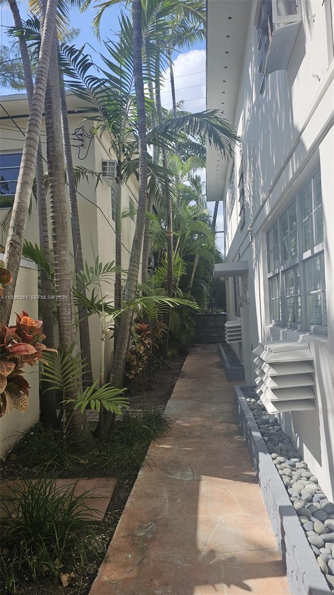 LINCOLN ROAD VILLAS SOUTH - Residential Lease