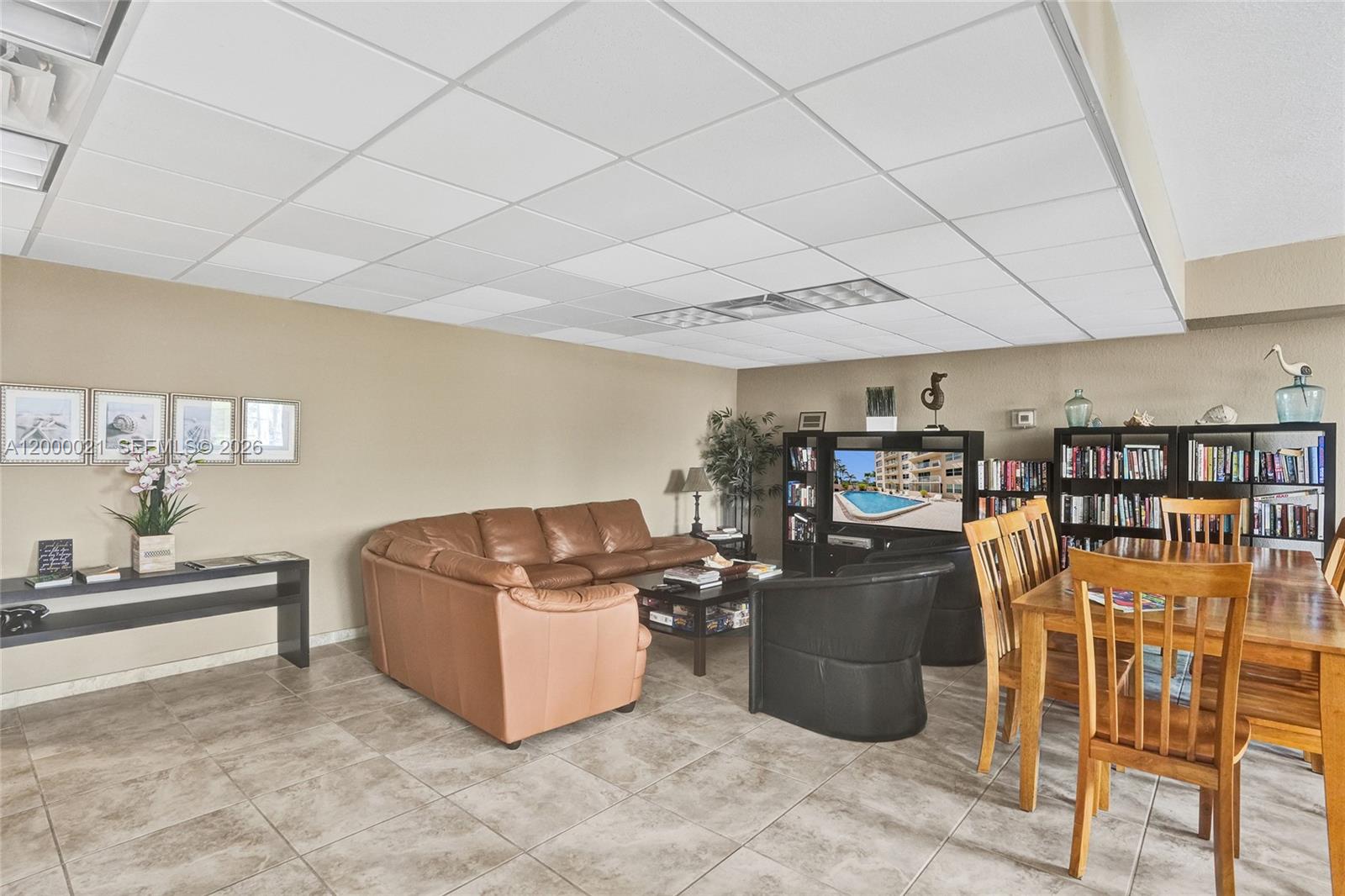 STRATFORD TOWERS CONDO - Residential