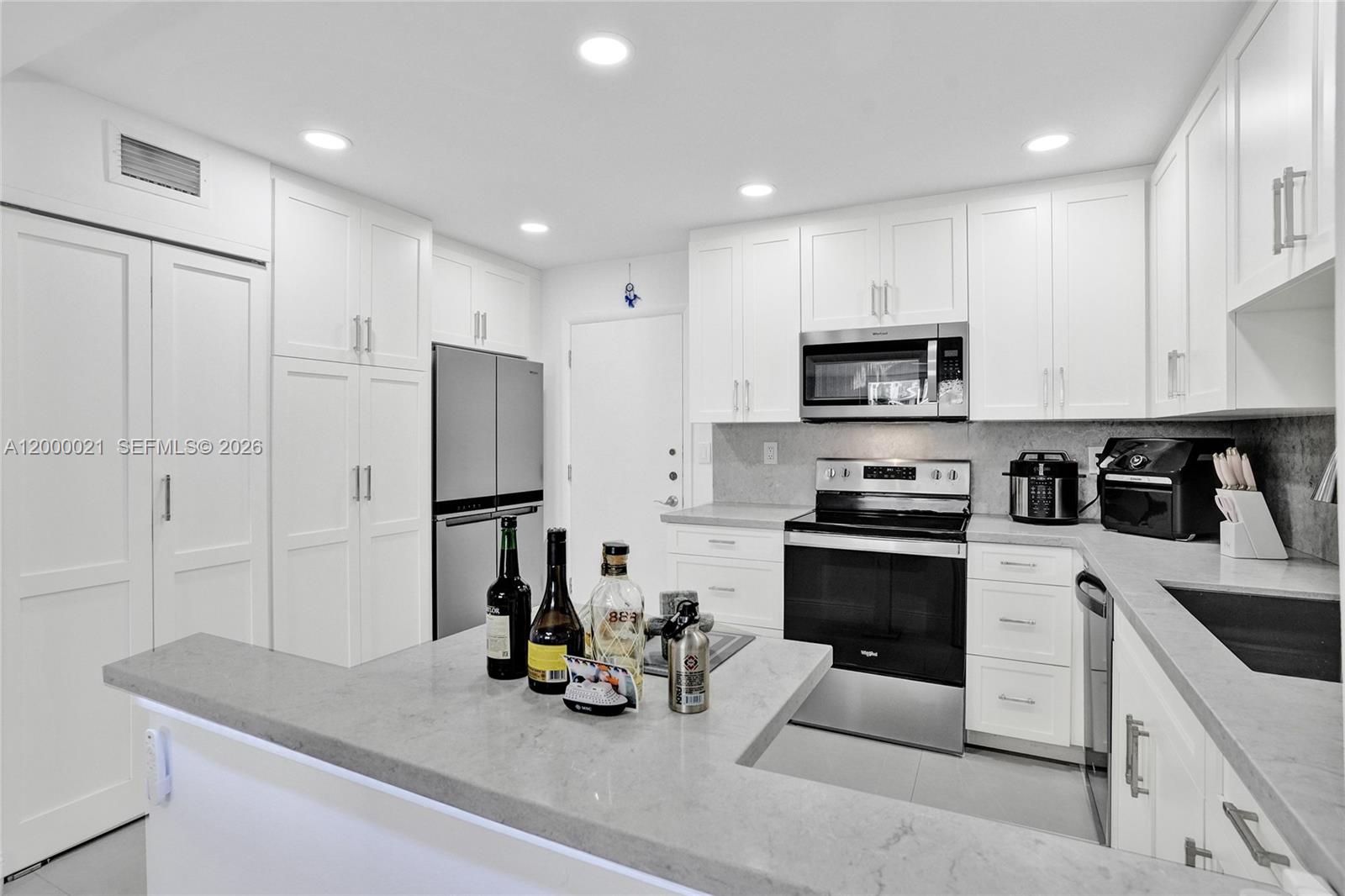 STRATFORD TOWERS CONDO - Residential