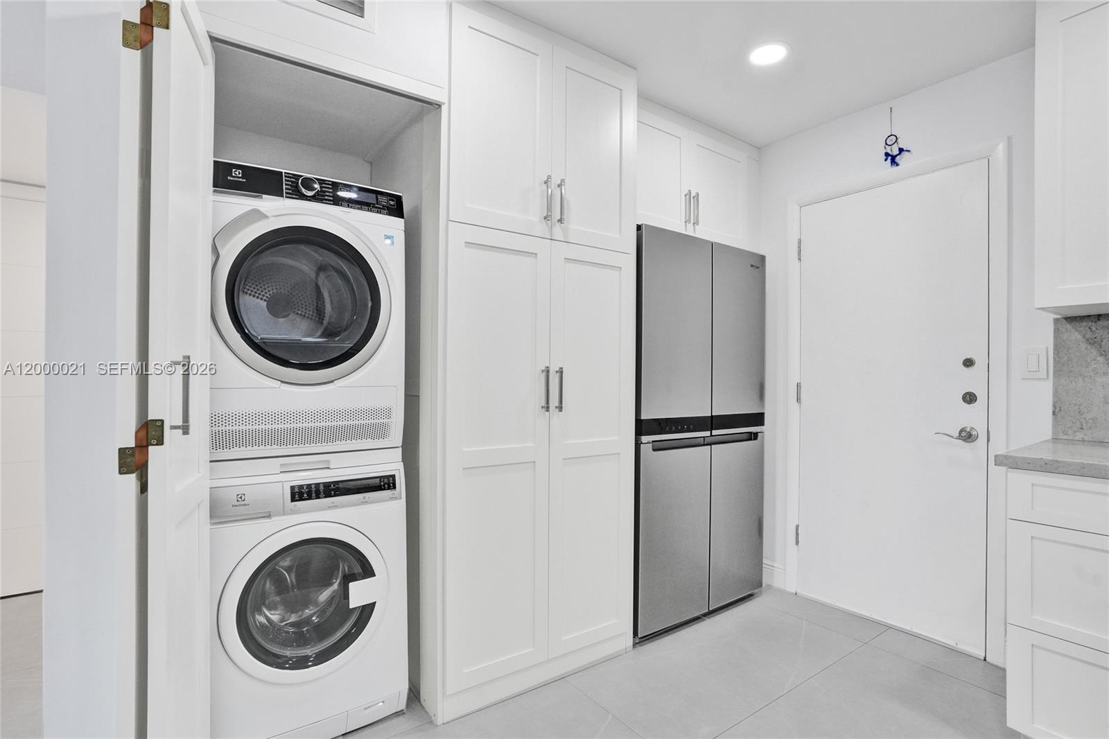 STRATFORD TOWERS CONDO - Residential