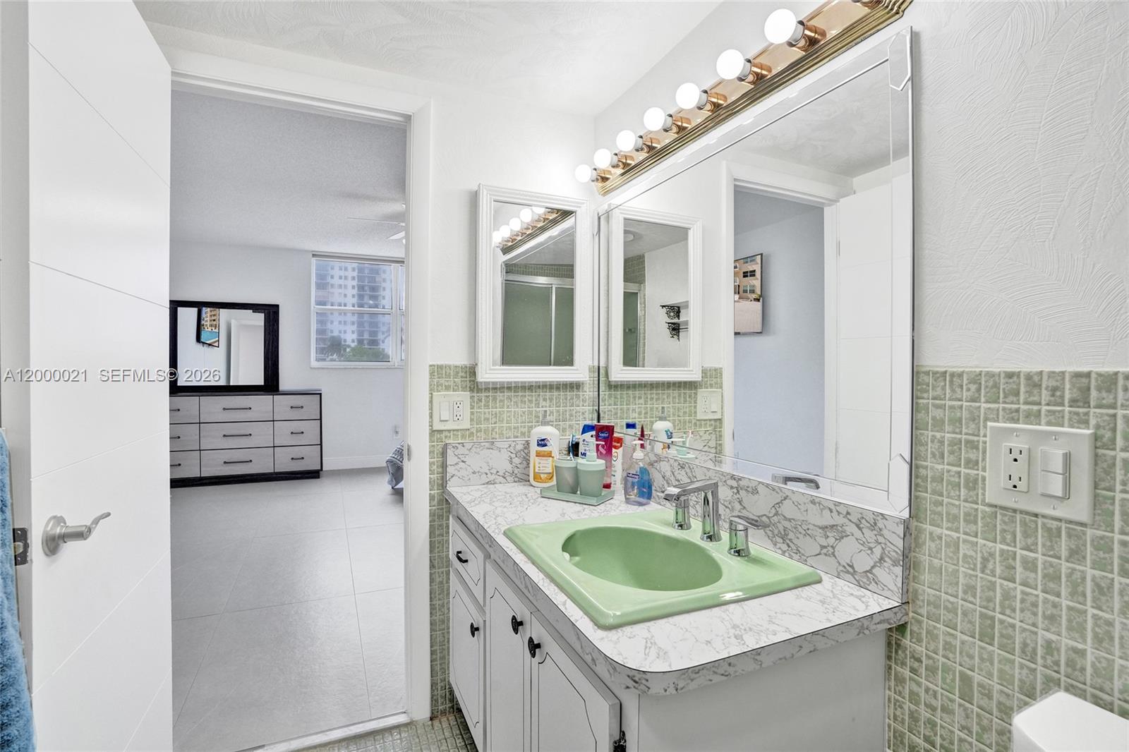 STRATFORD TOWERS CONDO - Residential