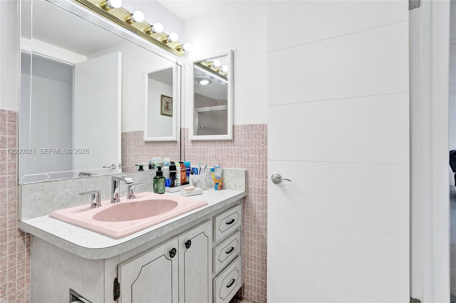 STRATFORD TOWERS CONDO - Residential