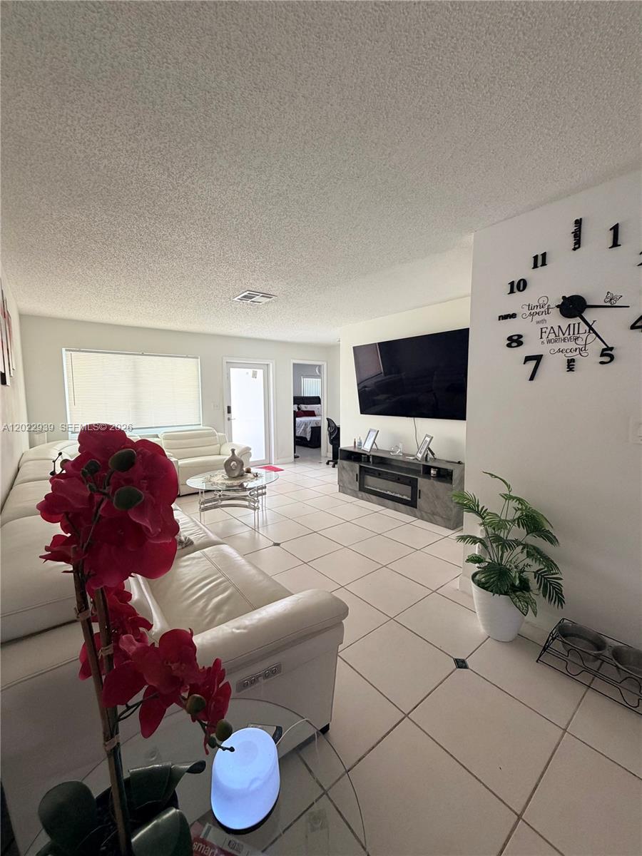 GREENWOOD VILLAS - Residential