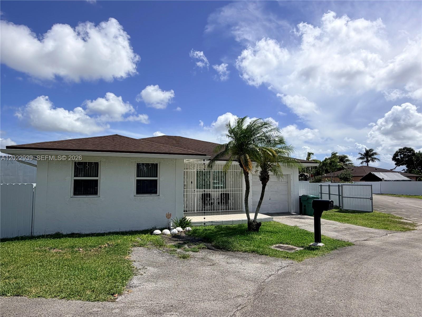 GREENWOOD VILLAS - Residential