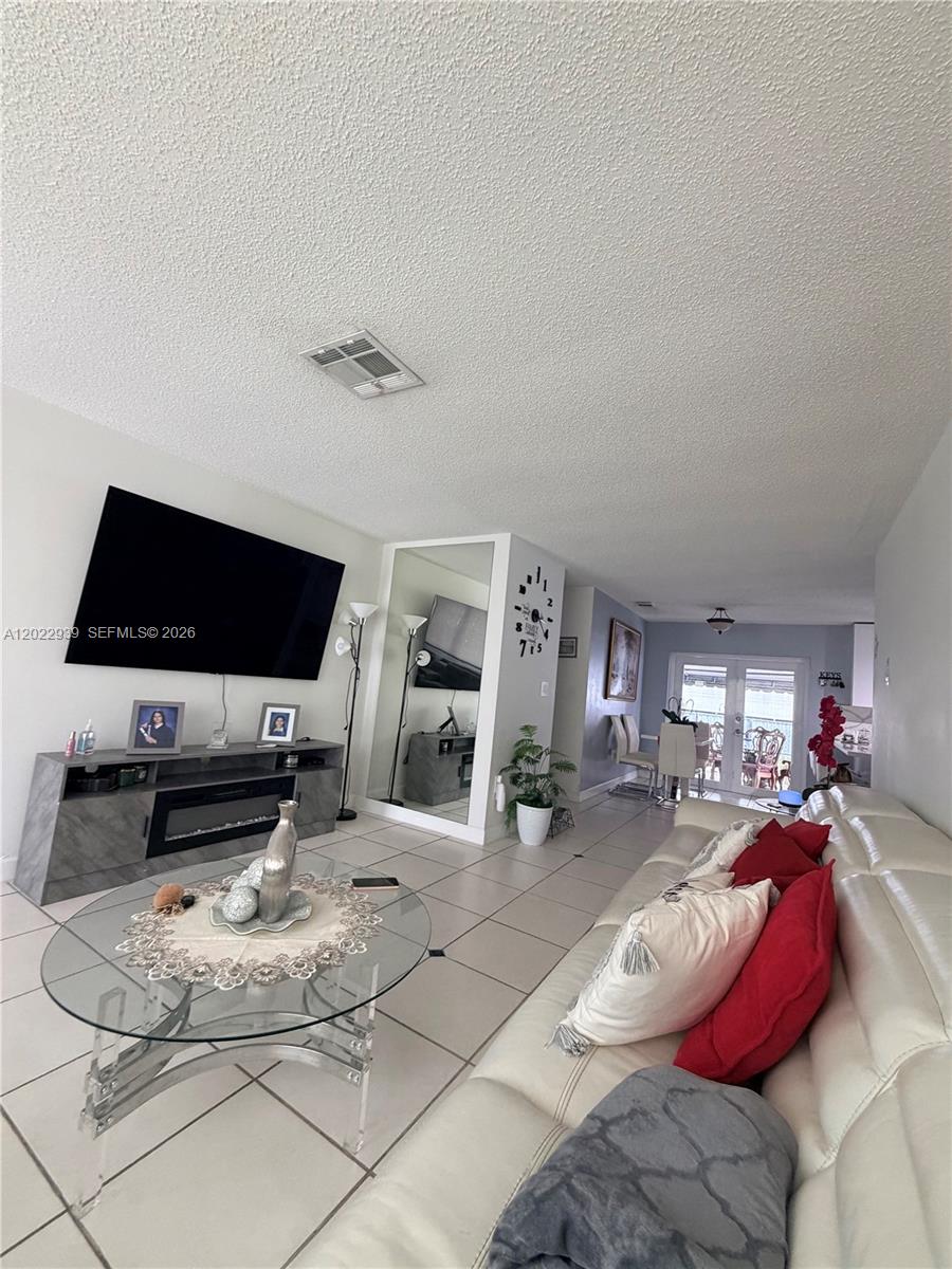 GREENWOOD VILLAS - Residential
