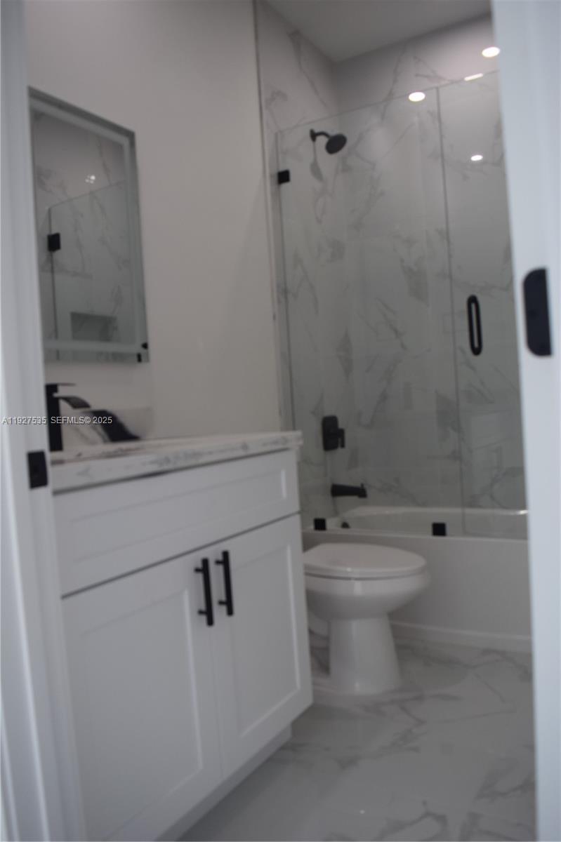 UNIT 10 BLK 87 PB 15 PG 68 - Residential