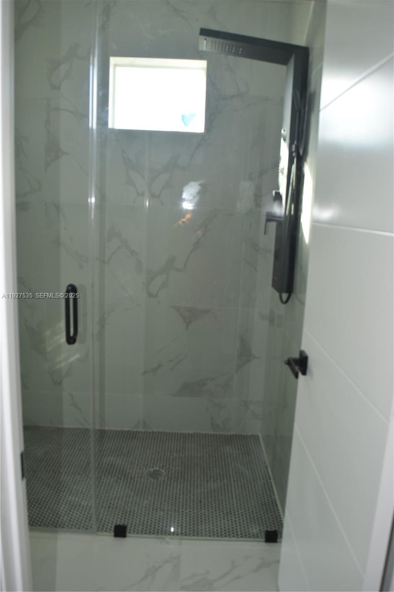 UNIT 10 BLK 87 PB 15 PG 68 - Residential