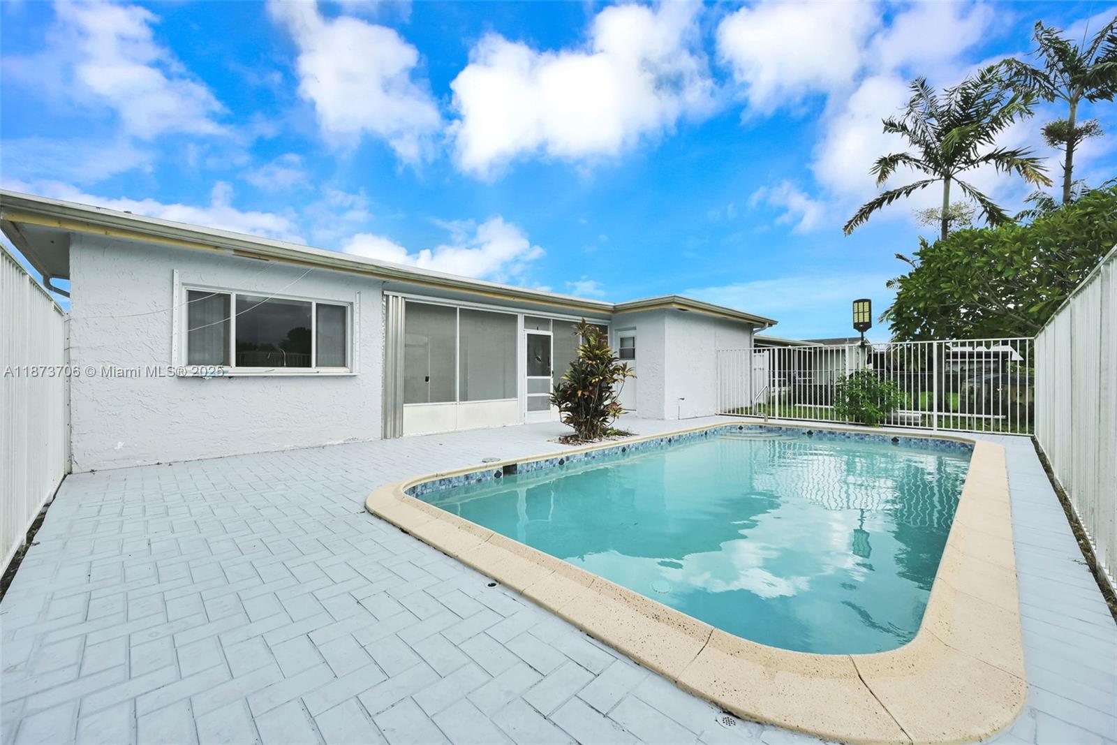 SUNRISE GOLF VILLAGE SEC - Residential