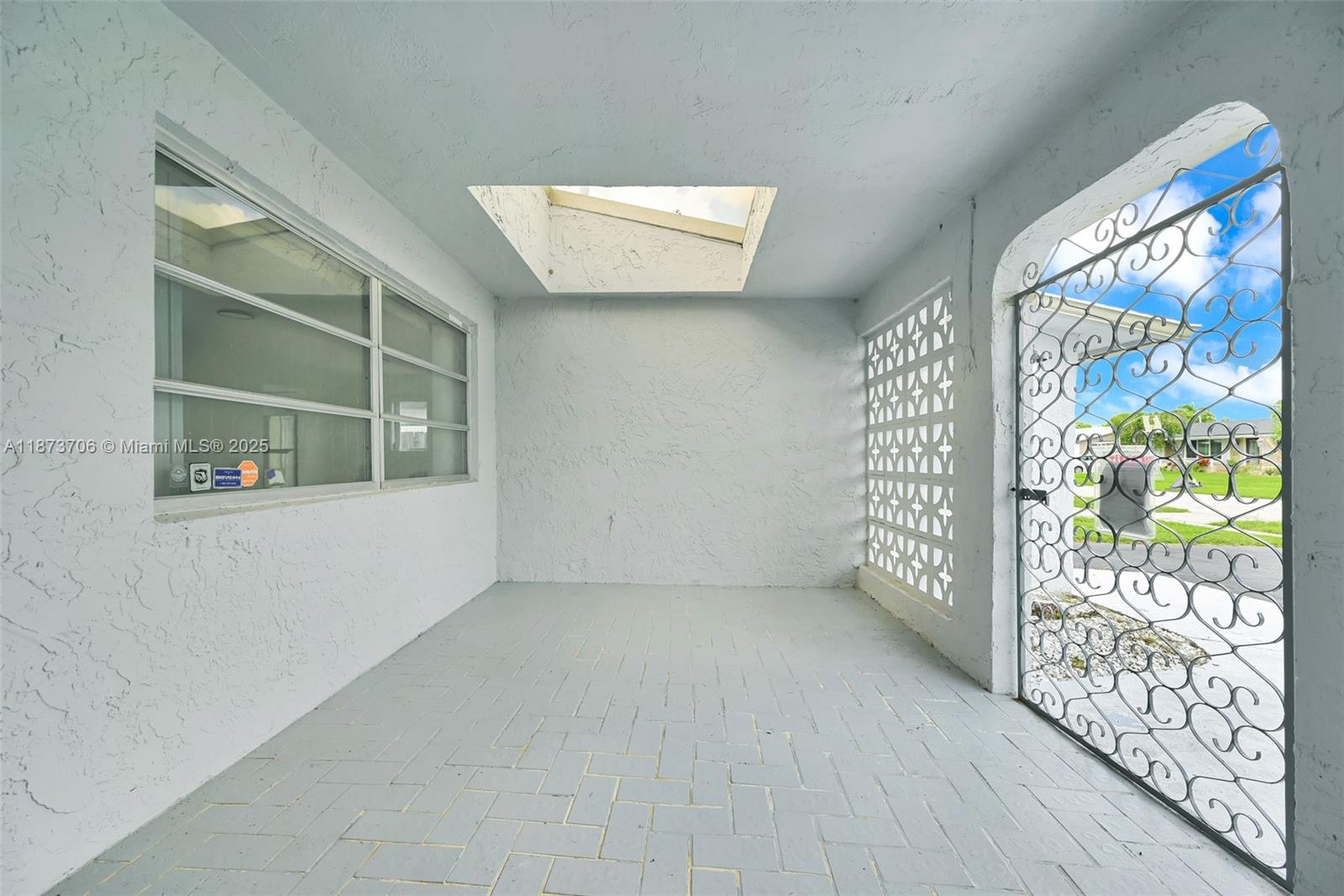 SUNRISE GOLF VILLAGE SEC - Residential