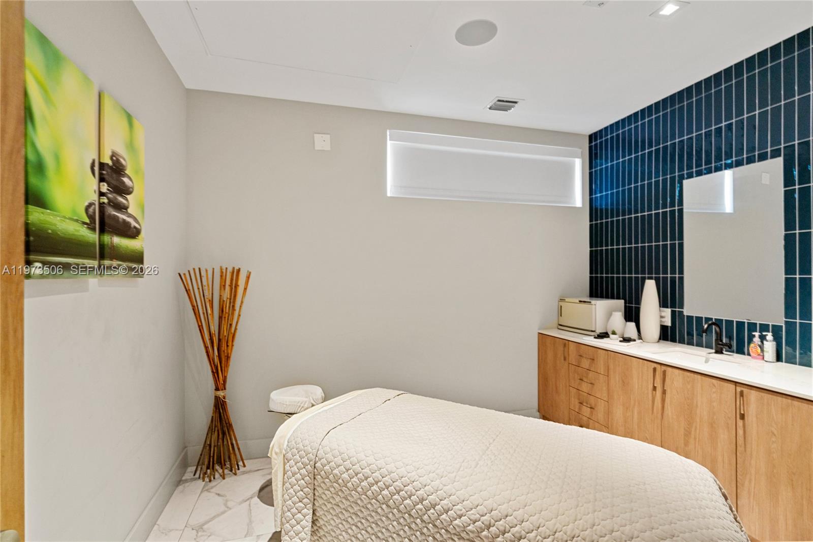 IVY CONDO - Residential