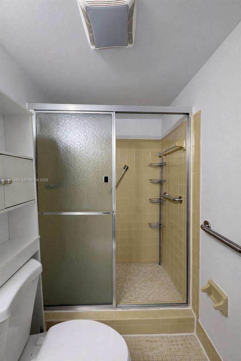 ORIOLE GARDENS TWO 58 CON - Residential