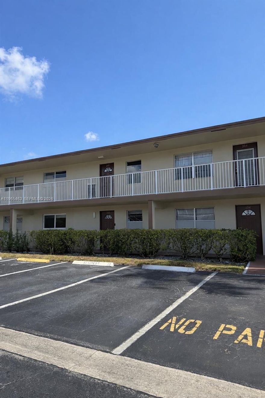 Enjoy easy, low maintenance living in this move-in ready 2-bedroom, 2-bath residence offering 990 sq ft of comfortable living space within a well-maintained 55+ community in Margate. The recently refreshed interior provides bright living and dining areas designed for everyday comfort and relaxation. Residents enjoy access to a full range of amenities including a community pool, shuffleboard courts, ping pong, fitness center, library, and card room creating an active and social lifestyle right at home. Conveniently located near shopping, dining, and major roadways, this condo presents an excellent opportunity to enjoy comfort, community, and convenience.

VIRTUALLY STAGED